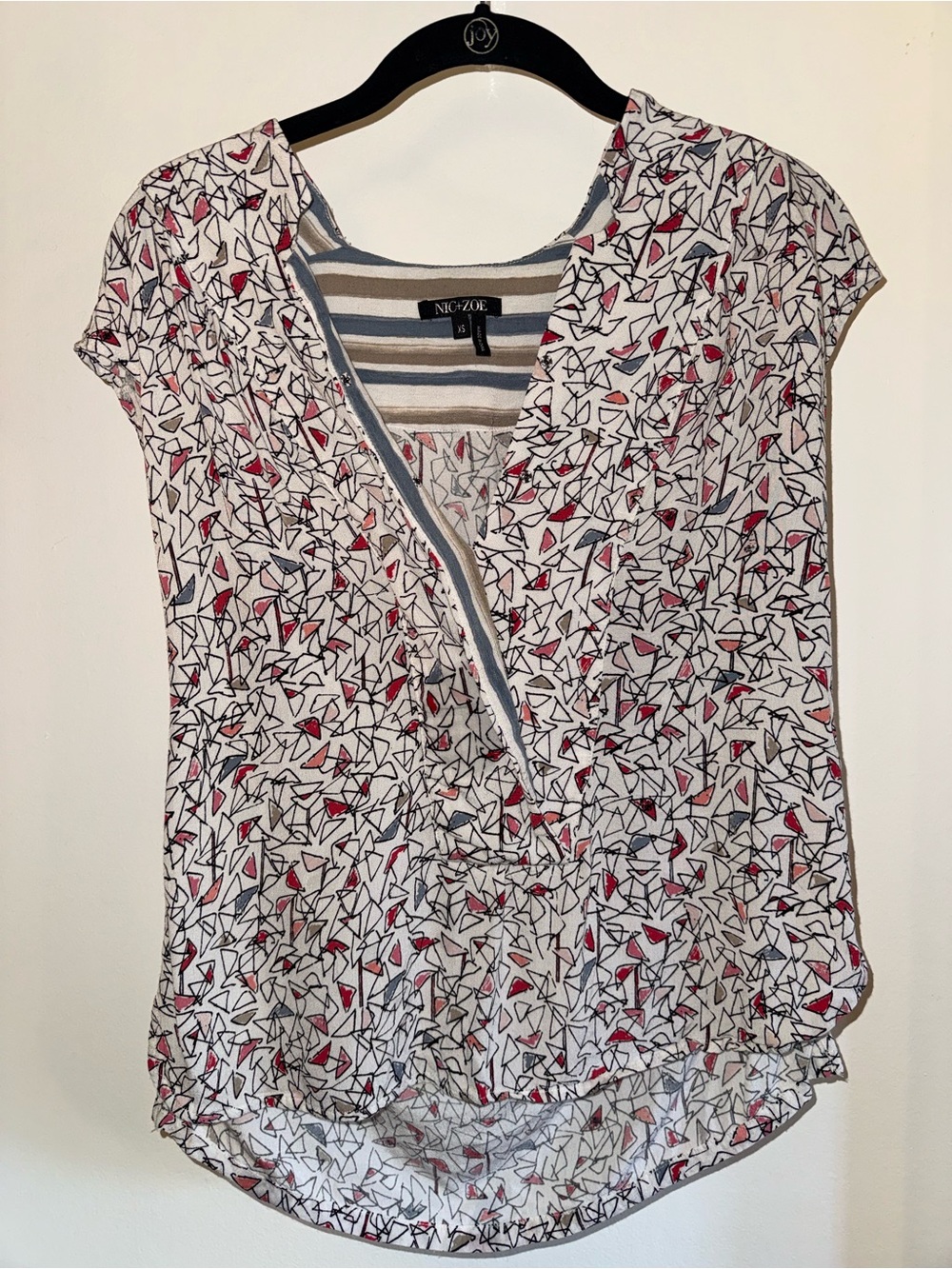 NIC+ZOE White Abstract-Print V-Neck Short Sleeve Blouse with Red & Black Accents
